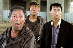 difícil decir cual de los tres es más tonto