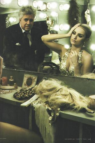 Penelope Cruz y Pedro Almodovar posan para Annie Leibovitz