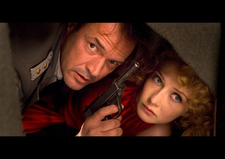 Carice van Houten (Rachel Steinn/Ellis de Vries), Sebastian Koch (Ludwig Müntze) en el Libro Negro