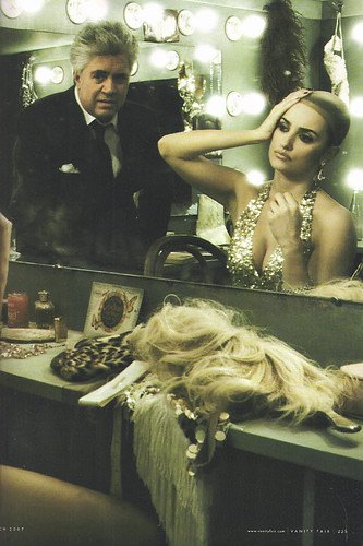 Penelope Cruz y Pedro Almodovar posan para Annie Leibovitz