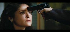 Salma Hayek a punta de pistola