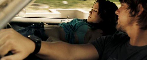 Sophie Bush se pone los jeans