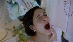 Virginia descubre la utilidad de un vibrador