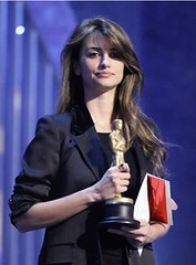 3071429985 774040f307 m