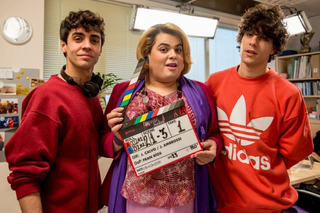 Paquita Salas con los directores